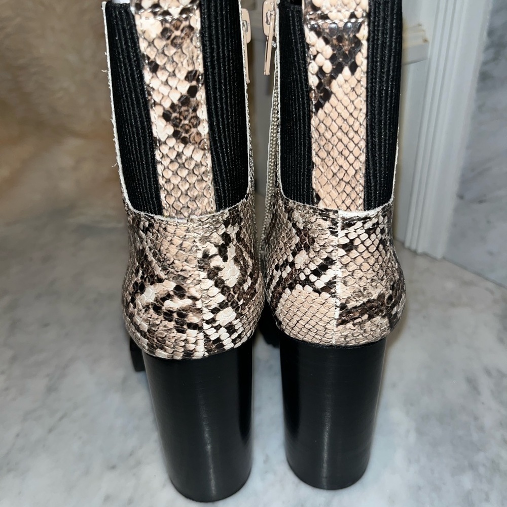 New! Steve Madden Latch Lace-Up Hiker Booties in Tan Snake Various sizes - Picture 5 of 9